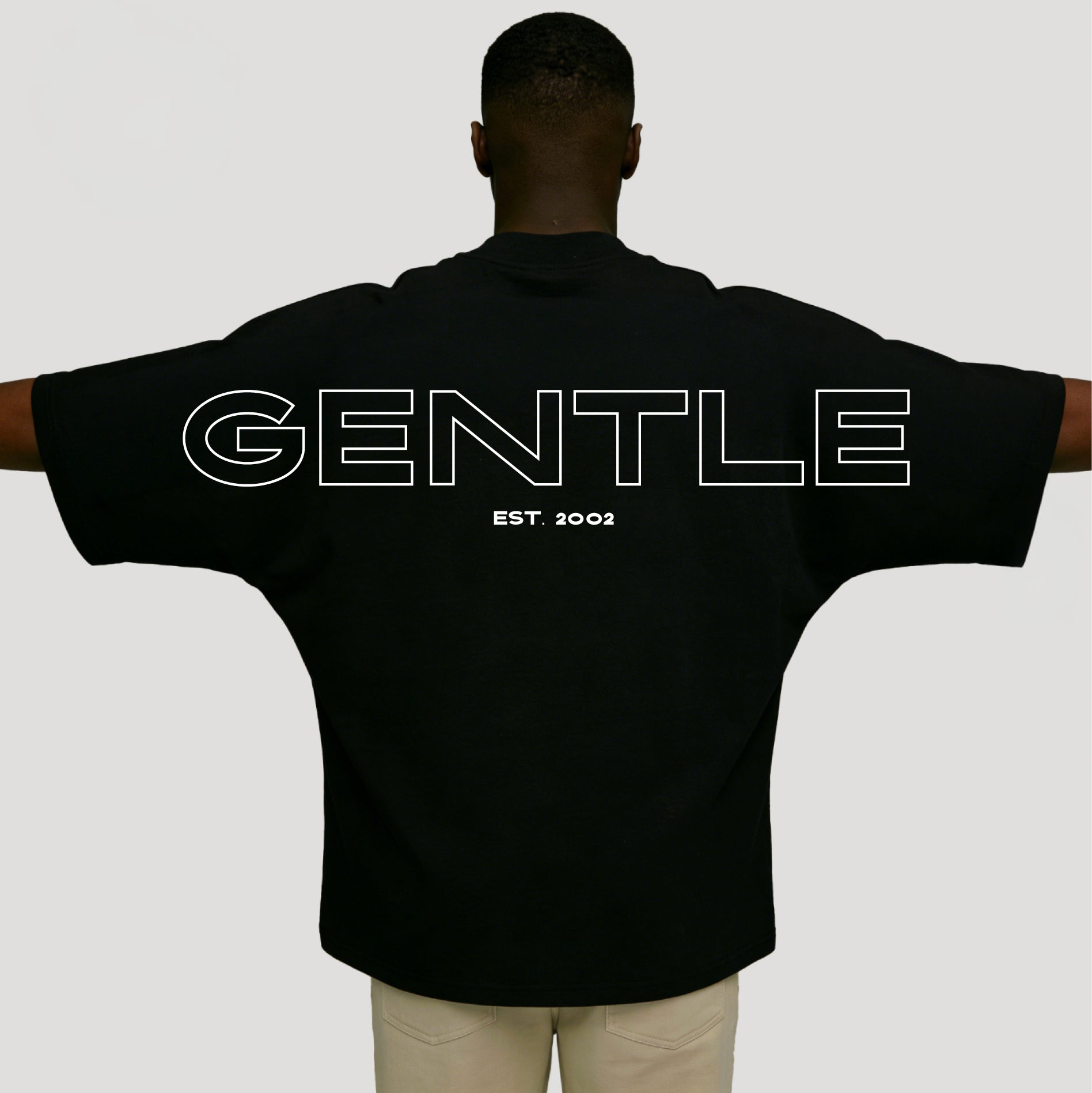 Rückansicht des Gentle Oversized T-Shirts 02 von GrindTrap aus 100 % Premium-Baumwolle mit großem „GENTLE EST. 2002“ Rückenprint